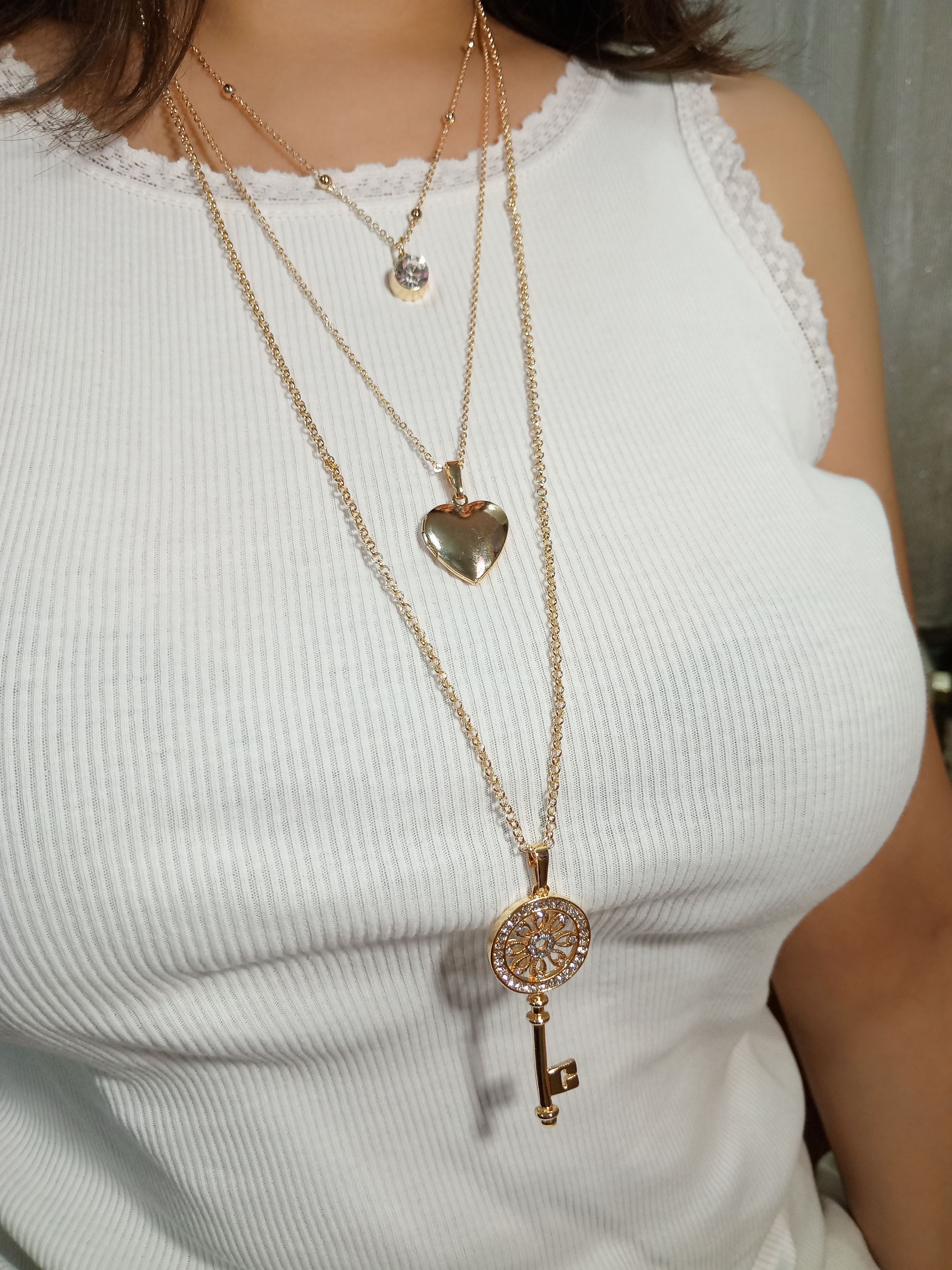 Çoklu set kolye anahtar figürlü